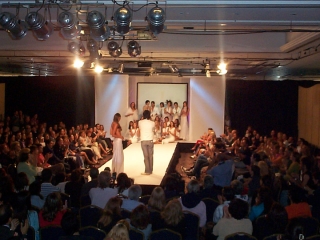 alquiler-de-pasarela-para-desfile-de-moda.jpg